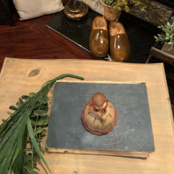 Reuge Anri Italy girl figurine with flute music box 1969 - Picture 3 of 11